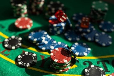 jpyuk77 Hot Pot live studio showing four coloured pots and live dealer